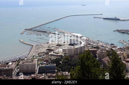 Veduta aerea di Piazza della libertà (Piazza della Libertà) nel centro di Salerno, Italia. Foto Stock