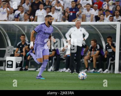 30 luglio 2022 il Real Madrid avanza Karim Benzema durante il amichevole internazionale come l'allenatore del Real Madrid Carlo Ancelotti guarda tra il Real Madrid e Juventus al Rose Bowl di Pasadena, CA. Credito fotografico obbligatorio : Charles Bao/CSM. Foto Stock