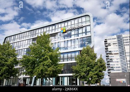 Colonia, Germania 31 luglio 2022: Seconda sede Microsoft Germania in ordine di grandezza nel porto rheinauhafen di colonia Foto Stock