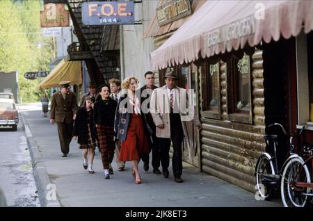 Eliza Dushku, Carla Gugino, Leonardo Dicaprio, Ellen Barkin, Zachary Ansley e Robert De Niro Film: The Boy'S Life (USA 1993) personaggi: Pearl, norma, Tobias 'Toby' Wolff, Caroline Wolff Hansen, Skipper (come Zack Ansley), Dwight Hansen regista: Michael Caton-Jones 09 aprile 1993 **AVVISO** questa fotografia è solo per uso editoriale ed è copyright di WARNER BROS. E/o del fotografo assegnato dalla Film o dalla Production Company e può essere riprodotta solo da pubblicazioni in concomitanza con la promozione del suddetto Film. È richiesto un credito obbligatorio per WARNER BROS. Il Photographe Foto Stock