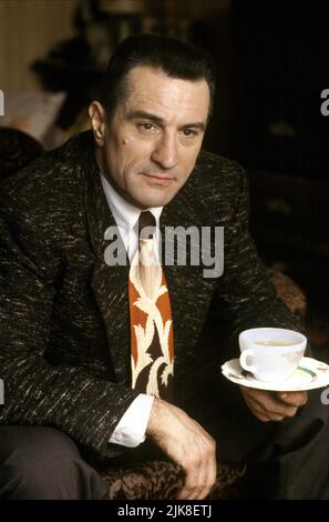 Robert De Niro Film: La vita di questo ragazzo (USA 1993) personaggi: Dwight Hansen regista: Michael Caton-Jones 09 aprile 1993 **AVVISO** questa fotografia è solo per uso editoriale ed è copyright di WARNER BROS. E/o del fotografo assegnato dalla Film o dalla Production Company e può essere riprodotta solo da pubblicazioni in concomitanza con la promozione del suddetto Film. È richiesto un credito obbligatorio per WARNER BROS. Il fotografo deve essere accreditato anche quando è noto. Nessun uso commerciale può essere concesso senza l'autorizzazione scritta della Film Company. Foto Stock