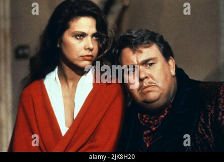 Ornella Muti & John Candy Film: Una volta su un crimine... (USA/DE 1992) personaggi: Elena Morosco e Augie Morosco Direttore: Eugene Levy 06 Marzo 1992 **ATTENZIONE** questa foto è solo ad uso editoriale ed è copyright di MGM e/o del fotografo assegnato dalla Film o dalla Società di produzione e può essere riprodotta solo da pubblicazioni in concomitanza con la promozione del suddetto Film. È richiesto un credito obbligatorio per MGM. Il fotografo deve essere accreditato anche quando è noto. Nessun uso commerciale può essere concesso senza l'autorizzazione scritta della Film Company. Foto Stock