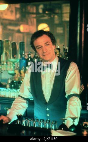 Michael Caine Film: MR. Destiny (1992) personaggi: Mike / MR. Destiny regista: James Orr 12 ottobre 1990 **AVVISO** questa foto è solo per uso editoriale ed è copyright di TOUCHSTONE e/o del fotografo assegnato dalla Film o dalla Production Company e può essere riprodotta solo da pubblicazioni in concomitanza con la promozione del suddetto Film. È richiesto un credito obbligatorio per TOUCHSTONE. Il fotografo deve essere accreditato anche quando è noto. Nessun uso commerciale può essere concesso senza l'autorizzazione scritta della Film Company. Foto Stock