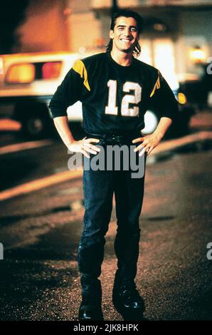 Ken Wahl Film The Taking of Beverly Hills (1993) personaggi: Boomer Hayes regista: Sidney J. Furie 11 ottobre 1991 **WARNING** questa fotografia è ad uso esclusivamente editoriale ed è copyright della COLUMBIA PICTURES CORPORATION e/o del fotografo assegnato dalla Film o Production Company e può essere riprodotta solo da pubblicazioni in concomitanza con la promozione del suddetto Film. È richiesto un credito obbligatorio alla COLUMBIA PICTURES CORPORATION. Il fotografo deve essere accreditato anche se conosciuto. Nessun uso commerciale può essere concesso senza l'autorizzazione scritta di The Film Company. Foto Stock