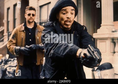 Judd Nelson & Ice-T Film: New Jack City (1991) personaggi: Nick Peretti & Scotty Appleton regista: Mario Van Peebles 17 Gennaio 1991 **AVVISO** questa fotografia è solo per uso editoriale ed è copyright di WARNER BROS e/o del fotografo assegnato dalla Film o dalla Production Company e può essere riprodotta solo da pubblicazioni in concomitanza con la promozione del suddetto Film. È richiesto un credito obbligatorio per WARNER BROS. Il fotografo deve essere accreditato anche quando è noto. Nessun uso commerciale può essere concesso senza l'autorizzazione scritta della Film Company. Foto Stock