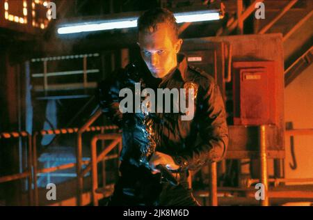 Robert Patrick Film Terminator 2: Il giorno del giudizio (USA/FR 1991) personaggi: T-1000 regista: James Cameron 01 luglio 1991 **ATTENZIONE** questa fotografia è solo per uso editoriale ed è copyright di TRISTAR PICTURES e/o del fotografo assegnato dalla Film o Production Company e può essere riprodotta solo da pubblicazioni in concomitanza con la promozione del suddetto Film. È richiesto un credito obbligatorio per LE FOTO TRISTAR. Il fotografo deve essere accreditato anche se conosciuto. Nessun uso commerciale può essere concesso senza l'autorizzazione scritta di The Film Company. Foto Stock
