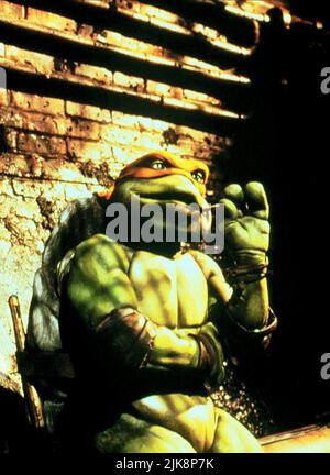 Michelangelo Film: Teenage Mutant Ninja Turtles (USA/HK 1990) / DVD-Titel: 'Tartarughe - Der Film' regista: Steve Barron 30 marzo 1990 **AVVISO** questa foto è solo per uso editoriale ed è il copyright di NUOVA LINEA e/o del fotografo assegnato dalla Film o dalla Società di produzione e può essere riprodotto solo da pubblicazioni in concomitanza con la promozione del suddetto Film. È necessario un credito obbligatorio per LA NUOVA RIGA. Il fotografo deve essere accreditato anche quando è noto. Nessun uso commerciale può essere concesso senza l'autorizzazione scritta della Film Company. Foto Stock