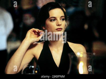 Gabrielle Anwar Film: Il profumo di una donna (USA 1992) personaggi: Donna regista: Martin Brest 23 Dicembre 1992 **ATTENZIONE** questa foto è solo per uso editoriale ed è il copyright di UNIVERSAL e/o del fotografo assegnato dalla Film o dalla Società di produzione e può essere riprodotto solo da pubblicazioni in concomitanza con la promozione del suddetto Film. È richiesto un credito obbligatorio per UNIVERSAL. Il fotografo deve essere accreditato anche quando è noto. Nessun uso commerciale può essere concesso senza l'autorizzazione scritta della Film Company. Foto Stock