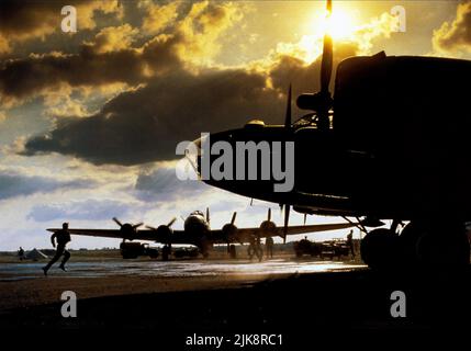 B-17 Bomber Scene Film: Memphis Belle (UK/USA/JP 1990) regista: Michael Caton-Jones 07 Settembre 1990 **AVVISO** questa fotografia è solo per uso editoriale ed è copyright di WARNER BROS. E/o del fotografo assegnato dalla Film o dalla Production Company e può essere riprodotta solo da pubblicazioni in concomitanza con la promozione del suddetto Film. È richiesto un credito obbligatorio per WARNER BROS. Il fotografo deve essere accreditato anche quando è noto. Nessun uso commerciale può essere concesso senza l'autorizzazione scritta della Film Company. Foto Stock