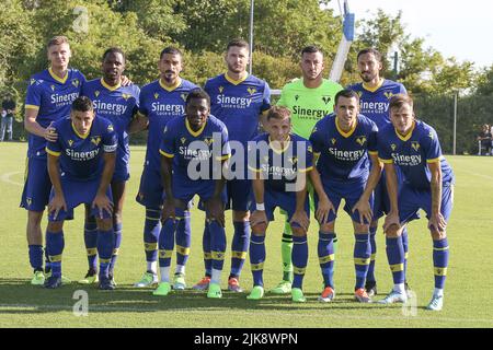 Castelnuovo del Garda, Italia. 30th luglio, 2022. Foto di squadra Hellas Verona Before, Hellas Verona vs US Cremonese, 5Â° incontro frendly pre-season Serie A Tim 2022-23, al Centro Sportivo 'Paradiso' di Castelnuovo del Garda (VR), Italia, il 30 luglio 2022. Credit: Independent Photo Agency/Alamy Live News Foto Stock