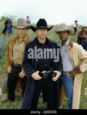 Judson Mills, Chuck Norris & Clarence Gilyard Television: Walker, Texas Ranger (1993) personaggi: Francis Gage,Cordell Walker & da utilizzare esclusivamente per la copertura di questa specifica immagine del movimento. Regista: Christopher Canaan 21 Aprile 1993 **ATTENZIONE** questa fotografia è solo per uso editoriale ed è il copyright di CBS / GLENN PARKER e/o del fotografo assegnato dalla Film o dalla Società di produzione e può essere riprodotta solo da pubblicazioni in concomitanza con la promozione del suddetto Film. È richiesto un credito obbligatorio per CBS / GLENN PARKER. Nessun uso commerciale può essere concesso senza scritto Foto Stock