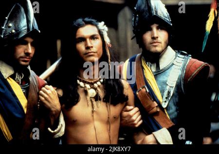 Adam Beach Film: Squanto: La storia di un Guerriero; l'ultimo Grande Guerriero (1994) personaggi: Squanto regista: Xavier Koller 28 Ottobre 1994 **ATTENZIONE** questa foto è solo per uso editoriale ed è copyright DI DISNEY e/o del fotografo assegnato dalla Film o dalla Società di produzione e può essere riprodotta solo da pubblicazioni in concomitanza con la promozione del suddetto Film. È richiesto un credito obbligatorio per DISNEY. Il fotografo deve essere accreditato anche quando è noto. Nessun uso commerciale può essere concesso senza l'autorizzazione scritta della Film Company. Foto Stock