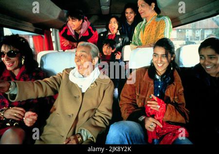 Zohra Sehgal Film: Bhaji on the Beach (1992) personaggi: Pushpa regista: Gurinder Chadha 11 Settembre 1993 **AVVISO** questa fotografia è solo per uso editoriale ed è il copyright dei FILM DEL CANALE QUATTRO e/o del fotografo assegnato dalla Film o dalla Società di produzione e può essere riprodotto solo da pubblicazioni in concomitanza con la promozione del suddetto Film. È richiesto un credito obbligatorio per INCANALARE QUATTRO FILM. Il fotografo deve essere accreditato anche quando è noto. Nessun uso commerciale può essere concesso senza l'autorizzazione scritta della Film Company. Foto Stock