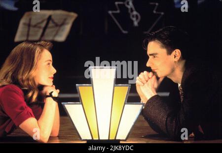 Tushka Bergen & Robert Sean Leonard Film Swing Kids (USA 1993) personaggi: Evey & Peter Muller regista: Thomas Carter 05 May 1993 **WARNING** questa fotografia è solo per uso editoriale ed è copyright di IMMAGINI HOLLYWOODIANE e/o del fotografo assegnato dalla Film o Production Company e può essere riprodotta solo da pubblicazioni in concomitanza con la promozione del suddetto Film. È richiesto un credito obbligatorio per LE FOTO DI HOLLYWOOD. Il fotografo deve essere accreditato anche se conosciuto. Nessun uso commerciale può essere concesso senza l'autorizzazione scritta di The Film Company. Foto Stock