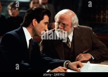 Dylan McDermott & Richard Attenborough Film: Miracle on 34th Street (1994) personaggi: Bryan Bedford, Kris Kringle regista: Les Mayfield 18 Novembre 1994 **ATTENZIONE** questa foto è solo per uso editoriale ed è il copyright di 20 CENTURY FOX e/o il fotografo assegnato dalla Film o dalla Società di produzione e può essere riprodotto solo da pubblicazioni in concomitanza con la promozione del suddetto Film. È richiesto un credito obbligatorio per 20 CENTURY FOX. Il fotografo deve essere accreditato anche quando è noto. Nessun uso commerciale può essere concesso senza l'autorizzazione scritta della Film Company. Foto Stock