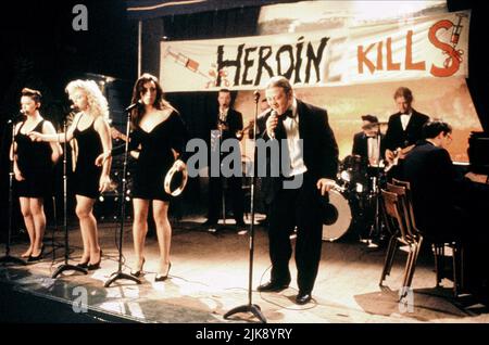 Bronagh Gallagher, Angeline Ball, Maria Doyle Kennedy & Andrew strong Film: The Commitments (IRL/UK/USA 1991) personaggi: Bernie McGloughlin, Backup Singer, Imelda Quirke, Backup Singer, Natalie Murphy, Backup Singer (come Maria Doyle), Deco Cuffe / Literaturverfilmung (basato sul libro di Roddy Doyle) Direttore: Alan Parker 14 agosto 1991 **AVVISO** questa foto è solo per uso editoriale ed è il copyright di 20th CENTURY FOX e/o il fotografo assegnato dalla Film o dalla Società di produzione e può essere riprodotto solo da pubblicazioni in concomitanza con la promozione del suddetto Film. Foto Stock