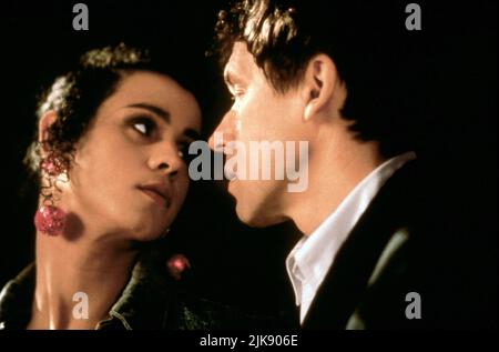 Jaye Davidson & Stephen Rea Film: The Crying Game (1994) personaggi: DIL, Fergus Director: Neil Jordan 02 Settembre 1992 **ATTENZIONE** questa foto è solo ad uso editoriale ed è il copyright del CANALE QUATTRO e/o del fotografo assegnato dalla Film or Production Company e può essere riprodotta solo da pubblicazioni in concomitanza con la promozione del suddetto Film. È richiesto un credito obbligatorio per IL CANALE 4. Il fotografo deve essere accreditato anche quando è noto. Nessun uso commerciale può essere concesso senza l'autorizzazione scritta della Film Company. Foto Stock