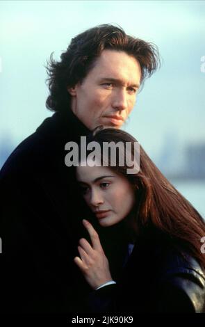 Thomas Ian Griffith & Charlotte Lewis Film: Eccessive forze (1993) personaggi: Terry McCain, Anna Gilmour regista: David Jackson 14 Maggio 1993 **ATTENZIONE** questa fotografia è solo ad uso editoriale ed è copyright di NEW LINE CINEMA e/o del fotografo assegnato dalla Film o dalla Società di produzione e può essere riprodotta solo da pubblicazioni in concomitanza con la promozione del suddetto Film. È richiesto un credito obbligatorio per IL CINEMA DI NUOVA LINEA. Il fotografo deve essere accreditato anche quando è noto. Nessun uso commerciale può essere concesso senza l'autorizzazione scritta della Film Company. Foto Stock