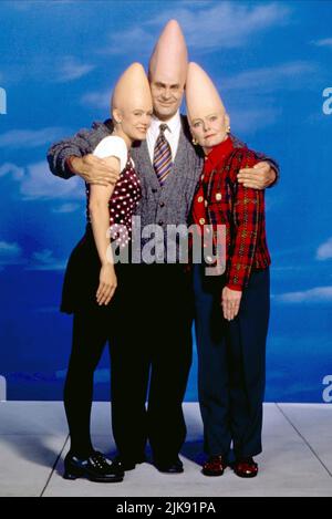 Michelle Burke, Dan Aykroyd e Jane Curtin Film: Coneheads (1993) personaggi: Connie Conehead, Beldar Conehead, Prymatt Conehead regista: Steve Barron 23 luglio 1993 **AVVISO** questa foto è solo per uso editoriale ed è il copyright di IMMAGINI DI PRIMARIA IMPORTANZA e/o il fotografo assegnato dalla Film o Società di produzione e può essere riprodotto solo da pubblicazioni in concomitanza con la promozione del suddetto Film. È necessario un credito obbligatorio per LE IMMAGINI DI IMPORTANZA FONDAMENTALE. Il fotografo deve essere accreditato anche quando è noto. Nessun uso commerciale può essere concesso senza l'autorizzazione scritta da parte di Th Foto Stock