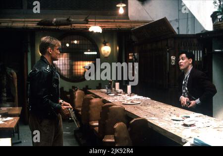 Dolph Lundgren & Brandon Lee Film Showdown in Little Tokyo (USA 1991) personaggi: Sergente Chris Kenner, Johnny Murata regista: Mark L. Lester 23 agosto 1991 **ATTENZIONE** questa fotografia è solo per uso editoriale ed è copyright DELLA WARNER BROS. E/o il fotografo assegnato dalla Film o dalla Production Company e può essere riprodotto solo da pubblicazioni in concomitanza con la promozione del suddetto Film. Un credito obbligatorio alla WARNER BROS. è obbligatorio. Il fotografo deve essere accreditato anche se conosciuto. Nessun uso commerciale può essere concesso senza l'autorizzazione scritta di The Film Company. Foto Stock