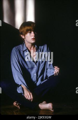 Bridget fonda Film Single White Female (1992) personaggi: Allison 'Allie' Jones regista: Barbet Schroeder 14 agosto 1992 **ATTENZIONE** questa fotografia è ad uso esclusivamente editoriale ed è copyright della COLUMBIA e/o del fotografo assegnato dalla Film o Production Company e può essere riprodotta solo da pubblicazioni in concomitanza con la promozione del suddetto Film. È richiesto un credito obbligatorio a COLUMBIA. Il fotografo deve essere accreditato anche se conosciuto. Nessun uso commerciale può essere concesso senza l'autorizzazione scritta di The Film Company. Foto Stock