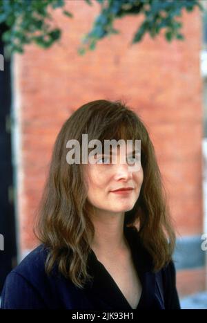 Jennifer Jason Leigh Film Single White Female (1992) personaggi: Hedra 'Hedy' Carlson regista: Barbet Schroeder 14 agosto 1992 **WARNING** questa fotografia è ad uso esclusivamente editoriale ed è copyright DELLA COLUMBIA e/o del fotografo assegnato dalla Film o Production Company e può essere riprodotta solo da pubblicazioni in concomitanza con la promozione del suddetto Film. È richiesto un credito obbligatorio a COLUMBIA. Il fotografo deve essere accreditato anche se conosciuto. Nessun uso commerciale può essere concesso senza l'autorizzazione scritta di The Film Company. Foto Stock