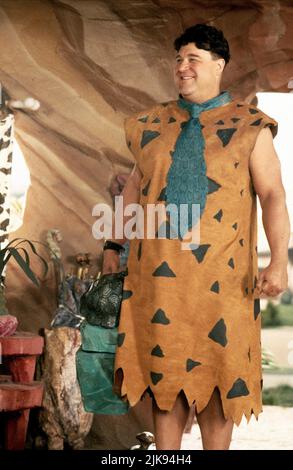 John Goodman Film: The Flintstones (USA 1994) personaggi: Fred Flintstone regista: Brian Levant 23 maggio 1994 **AVVISO** questa foto è solo per uso editoriale ed è copyright di HANNA-BARBERAUNIVERSAL e/o del fotografo assegnato dalla Film o dalla Società di produzione e può essere riprodotta solo da pubblicazioni in concomitanza con la promozione del suddetto Film. È richiesto un credito obbligatorio a HANNA-BARBERAUNIVERSAL. Il fotografo deve essere accreditato anche quando è noto. Nessun uso commerciale può essere concesso senza l'autorizzazione scritta della Film Company. Foto Stock