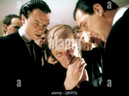 Gary Kemp & Martin Kemp Film: The Krays (UK 1980) personaggi: Ronald Kray & Reggie Kray Direttore: Peter Medak 27 Aprile 1990 **ATTENZIONE** questa foto è solo per uso editoriale ed è copyright DEI DISTRIBUTORI DI FILM RANK e/o del fotografo assegnato dalla Film o dalla Società di produzione e può essere riprodotta solo da pubblicazioni in concomitanza con la promozione del suddetto Film. È richiesto un credito obbligatorio per CLASSIFICARE I DISTRIBUTORI DI FILM. Il fotografo deve essere accreditato anche quando è noto. Nessun uso commerciale può essere concesso senza l'autorizzazione scritta della Film Company. Foto Stock