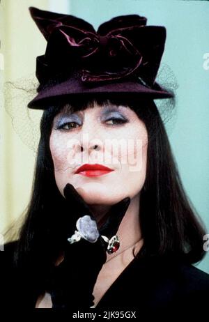 Anjelica Huston Film: The Witches (UK/USA 1990) personaggi: Miss Eva Ernst / Literaturverfilmung (basato sul libro di Roald Dahl) regista: Nicolas Roeg 25 maggio 1990 **AVVISO** questa foto è solo ad uso editoriale ed è copyright di LORIMAR FILM ENTERTAINMENT e/o fotografo assegnato dalla Film o Production Company e può essere riprodotto solo da pubblicazioni in concomitanza con la promozione del suddetto Film. È richiesto un credito obbligatorio per L'INTRATTENIMENTO CINEMATOGRAFICO LORIMAR. Il fotografo deve essere accreditato anche quando è noto. Nessun uso commerciale può essere concesso senza scritto Foto Stock