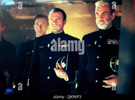 Timothy Carhart, Sam Neill & Sean Connery Film: The Hunt for Red October (USA 1990) personaggi: Bill Steiner, Captain 2nd Rank Vasily Borodin, Captain Marko Ramius / Literaturverfilmung (basato sul libro di Tom Clancy) regista: John Mctiernan 02 marzo 1990 **AVVISO** questa fotografia è solo per uso editoriale ed è il copyright delle IMMAGINI DI PRIMARIA IMPORTANZA e/o del fotografo assegnato dalla Film o dalla Società di produzione e può essere riprodotto solo da pubblicazioni in concomitanza con la promozione del suddetto Film. È necessario un credito obbligatorio per LE IMMAGINI DI IMPORTANZA FONDAMENTALE. Il fotografo dovrebbe Foto Stock