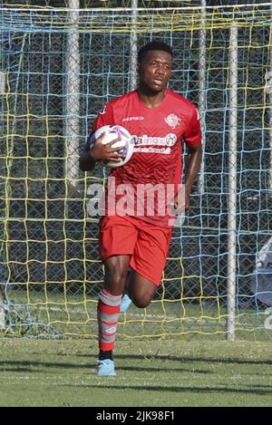 Castelnuovo del Garda, Italia. 30th luglio 2022. David Okereke degli Stati Uniti Cremonese durante Hellas Verona vs US Cremonese, 5Â° incontro frendly pre-stagione Serie A Tim 2022-23, al Centro Sportivo 'Paradiso' di Castelnuovo del Garda (VR), Italia, il 30 luglio 2022. Credit: Independent Photo Agency/Alamy Live News Foto Stock