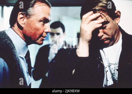 Jon Voight & Brendan Gleeson Film: The General (1996) personaggi: Ispettore Ned Kenny & Martin Cahill Direttore: John Boorman 29 maggio 1998 **AVVISO** questa foto è solo per uso editoriale ed è copyright DI SONY e/o del fotografo assegnato dalla Film o dalla Production Company e può essere riprodotta solo da pubblicazioni in concomitanza con la promozione del suddetto Film. È richiesto un credito obbligatorio per SONY. Il fotografo deve essere accreditato anche quando è noto. Nessun uso commerciale può essere concesso senza l'autorizzazione scritta della Film Company. Foto Stock