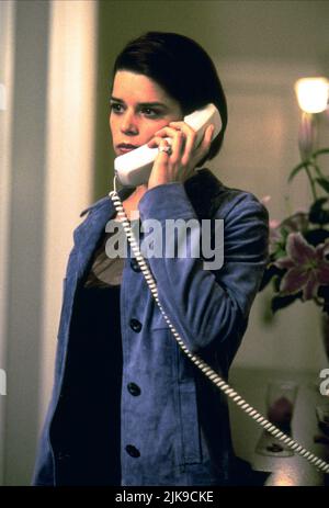 Neve Campbell Film: Scream 2 (USA 1997) personaggi: Sidney Prescott regista: WES Craven 10 Dicembre 1997 **ATTENZIONE** questa fotografia è solo ad uso editoriale ed è copyright DEI FILM DI DIMENSIONE e/o del fotografo assegnato dalla Film o dalla Società di produzione e può essere riprodotta solo da pubblicazioni in concomitanza con la promozione del suddetto Film. È richiesto un credito obbligatorio per I FILM DIMENSION. Il fotografo deve essere accreditato anche quando è noto. Nessun uso commerciale può essere concesso senza l'autorizzazione scritta della Film Company. Foto Stock