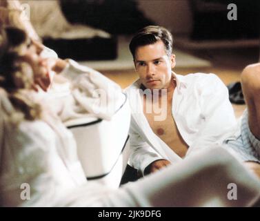 Kim Basinger & Guy Pearce Film: L.A. Riservato; riservato la (USA 1997) caratteri: Lynn Bracken, ed Exley Director: Curtis Hanson 14 maggio 1997 **AVVISO** questa foto è solo per uso editoriale ed è il copyright di WARNER BROS. E/o del fotografo assegnato dalla Film o dalla Società di produzione e può essere riprodotto solo da pubblicazioni in concomitanza con la promozione del suddetto Film. È richiesto un credito obbligatorio per WARNER BROS. Il fotografo deve essere accreditato anche quando è noto. Nessun uso commerciale può essere concesso senza l'autorizzazione scritta della Film Company. Foto Stock