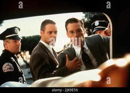 Russell Crowe & Guy Pearce Film: L.A. Riservato; riservato la (USA 1997) caratteri: BUD White & ed Exley Director: Curtis Hanson 14 maggio 1997 **AVVISO** questa foto è solo per uso editoriale ed è il copyright di WARNER BROS. E/o del fotografo assegnato dalla Film o dalla Società di produzione e può essere riprodotto solo da pubblicazioni in concomitanza con la promozione del suddetto Film. È richiesto un credito obbligatorio per WARNER BROS. Il fotografo deve essere accreditato anche quando è noto. Nessun uso commerciale può essere concesso senza l'autorizzazione scritta della Film Company. Foto Stock