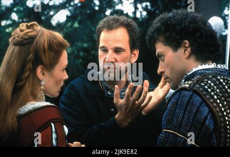 Catherine McCormack, Marshall Herskovitz & Rufus Sewell Film: Dangerous Beauty (USA 1998) personaggi: Veronica Franco, Marco Venier / Literaturverfilmung (basato sul libro biografico di 'il cortigiano onesto' di Margaret Rosenthal) regista: Marshall Herskovitz 20 febbraio 1998 **AVVISO** questa fotografia è solo per uso editoriale ed è copyright DELLE IMPRESE Regency e/o del fotografo assegnato dalla Società di produzione e film e può essere riprodotta solo da pubblicazioni in concomitanza con la promozione del suddetto Film. È richiesto un credito obbligatorio per le IMPRESE di REGENCY. Foto Stock