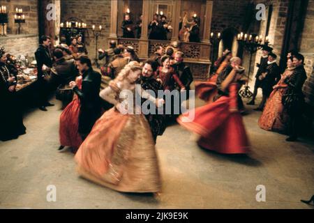 Gwyneth Paltrow & Colin Firth Film: Shakespeare in Love (USA 1998) personaggi: Viola De Lesseps & Lord Wessex regista: John Madden 03 Dicembre 1998 **ATTENZIONE** questa foto è solo per uso editoriale ed è il copyright di UNIVERSAL e/o del fotografo assegnato dalla Film o dalla Società di produzione e può essere riprodotto solo da pubblicazioni in concomitanza con la promozione del suddetto Film. È richiesto un credito obbligatorio per UNIVERSAL. Il fotografo deve essere accreditato anche quando è noto. Nessun uso commerciale può essere concesso senza l'autorizzazione scritta della Film Company. Foto Stock