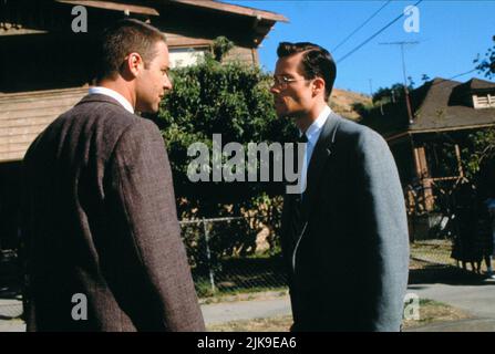 Russell Crowe & Guy Pearce Film: L.A. Riservato; riservato la (USA 1997) caratteri: BUD White & ed Exley Director: Curtis Hanson 14 maggio 1997 **AVVISO** questa foto è solo per uso editoriale ed è il copyright di WARNER BROS. E/o del fotografo assegnato dalla Film o dalla Società di produzione e può essere riprodotto solo da pubblicazioni in concomitanza con la promozione del suddetto Film. È richiesto un credito obbligatorio per WARNER BROS. Il fotografo deve essere accreditato anche quando è noto. Nessun uso commerciale può essere concesso senza l'autorizzazione scritta della Film Company. Foto Stock