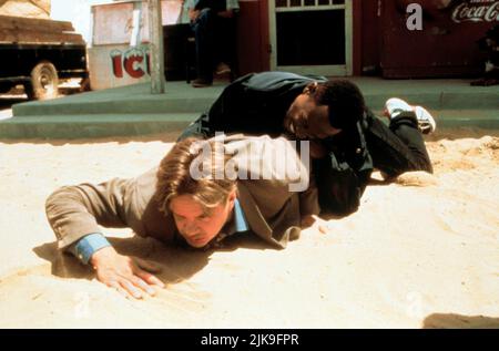 Tim Robbins & Martin Lawrence Film: Nothing to Lose (USA 1997) personaggi: Nick Beam & Terrance Paul Davidson regista: Steve Oedekerk 18 luglio 1997 **AVVISO** questa fotografia è solo per uso editoriale ed è copyright delle IMMAGINI TOUCHSTONE e/o del fotografo assegnato dalla Film o dalla Production Company e può essere riprodotta solo da pubblicazioni in concomitanza con la promozione del suddetto Film. È richiesto un credito obbligatorio per LE IMMAGINI TOUCHSTONE. Il fotografo deve essere accreditato anche quando è noto. Nessun uso commerciale può essere concesso senza l'autorizzazione scritta della Film Company Foto Stock