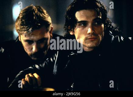 Ron Eldard & Billy Crudup Film: Sleepers (USA 1996) personaggi: John Reilly & Tommy Marcano regista: Barry Levinson 18 ottobre 1996 **AVVISO** questa fotografia è solo per uso editoriale ed è copyright di WARNER BROS. E/o del fotografo assegnato dalla Film o dalla Production Company e può essere riprodotta solo da pubblicazioni in concomitanza con la promozione del suddetto Film. È richiesto un credito obbligatorio per WARNER BROS. Il fotografo deve essere accreditato anche quando è noto. Nessun uso commerciale può essere concesso senza l'autorizzazione scritta della Film Company. Foto Stock