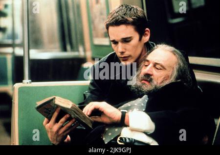 Ethan Hawke & Robert De Niro Film: Great Expectations (USA 1998) personaggi: Finnegan Bell & Prisoner / Lustig regista: Alfonso Cuarón 30 gennaio 1998 **AVVISO** questa foto è solo per uso editoriale ed è il copyright di 20th CENTURY FOX e/o il fotografo assegnato dalla Film o dalla Società di produzione e può essere riprodotto solo da pubblicazioni in concomitanza con la promozione del suddetto Film. È richiesto un credito obbligatorio per 20th CENTURY FOX. Il fotografo deve essere accreditato anche quando è noto. Nessun uso commerciale può essere concesso senza l'autorizzazione scritta della Film Company. Foto Stock