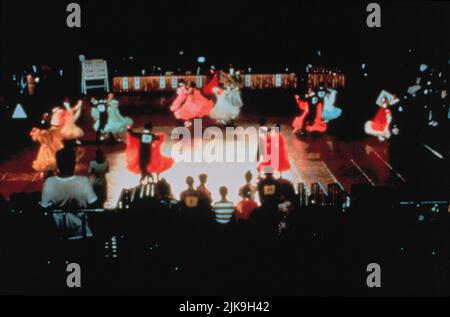 Dance Scene Film Shall We Dance (1996) regista: Masayuki sul 27 gennaio 1996 **ATTENZIONE** questa fotografia è ad uso esclusivamente editoriale ed è copyright di NTV e/o del fotografo assegnato dalla Film o Production Company e può essere riprodotta solo da pubblicazioni in concomitanza con la promozione del suddetto Film. È richiesto un credito obbligatorio a NTV. Il fotografo deve essere accreditato anche se conosciuto. Nessun uso commerciale può essere concesso senza l'autorizzazione scritta di The Film Company. Foto Stock