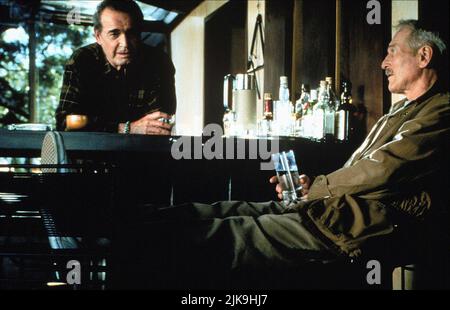 James Garner & Paul Newman Film: Twilight (USA 1998) personaggi: Raymond Hope & Harry Ross regista: Robert Benton 06 marzo 1998 **AVVISO** questa foto è solo per uso editoriale ed è il copyright di IMMAGINI DI PRIMARIA IMPORTANZA e/o del fotografo assegnato dalla Film o dalla Società di produzione e può essere riprodotto solo da pubblicazioni in concomitanza con la promozione del suddetto Film. È necessario un credito obbligatorio per LE IMMAGINI DI IMPORTANZA FONDAMENTALE. Il fotografo deve essere accreditato anche quando è noto. Nessun uso commerciale può essere concesso senza l'autorizzazione scritta della Film Company. Foto Stock