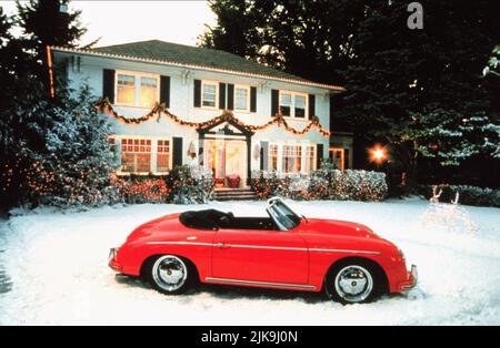 Auto su Snow Covered Lawn Film: I'll Be Home for Christmas (USA/CAN 1998) regista: Arlene Sanford 13 novembre 1998 **AVVISO** questa fotografia è esclusivamente ad uso editoriale ed è copyright DI WALT DISNEY e/o del fotografo assegnato dalla Film o dalla Production Company e può essere riprodotta solo da pubblicazioni in concomitanza con la promozione del suddetto Film. È richiesto un credito obbligatorio per WALT DISNEY. Il fotografo deve essere accreditato anche quando è noto. Nessun uso commerciale può essere concesso senza l'autorizzazione scritta della Film Company. Foto Stock