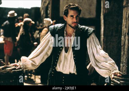 Joseph Fiennes Film: Shakespeare in Love (USA 1998) personaggi: Will Shakespeare regista: John Madden 03 Dicembre 1998 **ATTENZIONE** questa foto è solo per uso editoriale ed è il copyright di UNIVERSAL e/o del fotografo assegnato dalla Film o dalla Società di produzione e può essere riprodotto solo da pubblicazioni in concomitanza con la promozione del suddetto Film. È richiesto un credito obbligatorio per UNIVERSAL. Il fotografo deve essere accreditato anche quando è noto. Nessun uso commerciale può essere concesso senza l'autorizzazione scritta della Film Company. Foto Stock