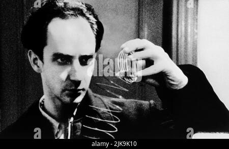 Sean Gullette Film: Pi (1998) personaggi: Maximillian Cohen regista: Darren Aronofsky 10 luglio 1998 **AVVISO** questa fotografia è solo per uso editoriale ed è copyright di PATHE e/o del fotografo assegnato dalla Film o dalla Società di produzione e può essere riprodotta solo da pubblicazioni in concomitanza con la promozione del suddetto Film. È richiesto un credito obbligatorio per PATHE. Il fotografo deve essere accreditato anche quando è noto. Nessun uso commerciale può essere concesso senza l'autorizzazione scritta della Film Company. Foto Stock