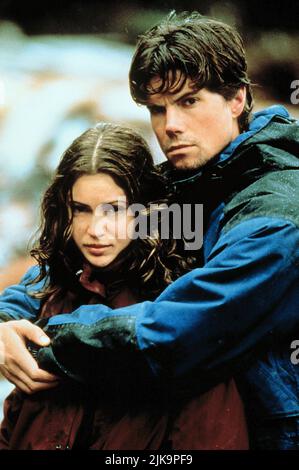 Alyssa Milano, Cameron Bancroft Film: To Brave Alaska (1996) personaggi: Denise Harris, Roger Lewis Director: Bruce Pittman 03 novembre 1996 **AVVISO** questa fotografia è solo per uso editoriale ed è copyright DI PARAGON e/o del fotografo assegnato dalla Film o dalla Production Company e può essere riprodotta solo da pubblicazioni in concomitanza con la promozione del suddetto Film. È richiesto un credito obbligatorio per PARAGON. Il fotografo deve essere accreditato anche quando è noto. Nessun uso commerciale può essere concesso senza l'autorizzazione scritta della Film Company. Foto Stock