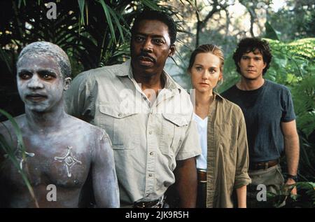 Ernie Hudson, Laura Linney, Dylan Walsh Film: Congo (1995) personaggi: Captain Munro Kelly, Dr. Karen Ross, Dr Peter Elliot Direttore: Frank Marshall 09 giugno 1995 **AVVISO** questa fotografia è solo per uso editoriale ed è il copyright di PARAMOUNT e/o del fotografo assegnato dalla Film o dalla Production Company e può essere riprodotto solo da pubblicazioni in concomitanza con la promozione del suddetto Film. È necessario un credito obbligatorio per PARAMOUNT. Il fotografo deve essere accreditato anche quando è noto. Nessun uso commerciale può essere concesso senza l'autorizzazione scritta della Film Company. Foto Stock