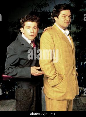 Lee Evans & Oliver Platt Film: Funny Bones (USA/UK 1995) personaggi: Jack Parker & Tommy Fawkes regista: Peter Chelsom 24 marzo 1995 **ATTENZIONE** questa foto è solo per uso editoriale ed è il copyright delle IMMAGINI DI HOLLYWOOD e/o del fotografo assegnato dalla Film o dalla Società di produzione e può essere riprodotto solo da pubblicazioni in concomitanza con la promozione del suddetto Film. È richiesto un credito obbligatorio per LE FOTO DI HOLLYWOOD. Il fotografo deve essere accreditato anche quando è noto. Nessun uso commerciale può essere concesso senza l'autorizzazione scritta della Film Company. Foto Stock