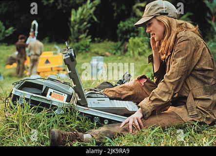 Laura Linney Film: Congo (1995) personaggi: Dr. Karen Ross regista: Frank Marshall 09 giugno 1995 **AVVISO** questa fotografia è solo per uso editoriale ed è il copyright di PARAMOUNT e/o del fotografo assegnato dalla Film o dalla Production Company e può essere riprodotta solo da pubblicazioni in concomitanza con la promozione del suddetto Film. È necessario un credito obbligatorio per PARAMOUNT. Il fotografo deve essere accreditato anche quando è noto. Nessun uso commerciale può essere concesso senza l'autorizzazione scritta della Film Company. Foto Stock